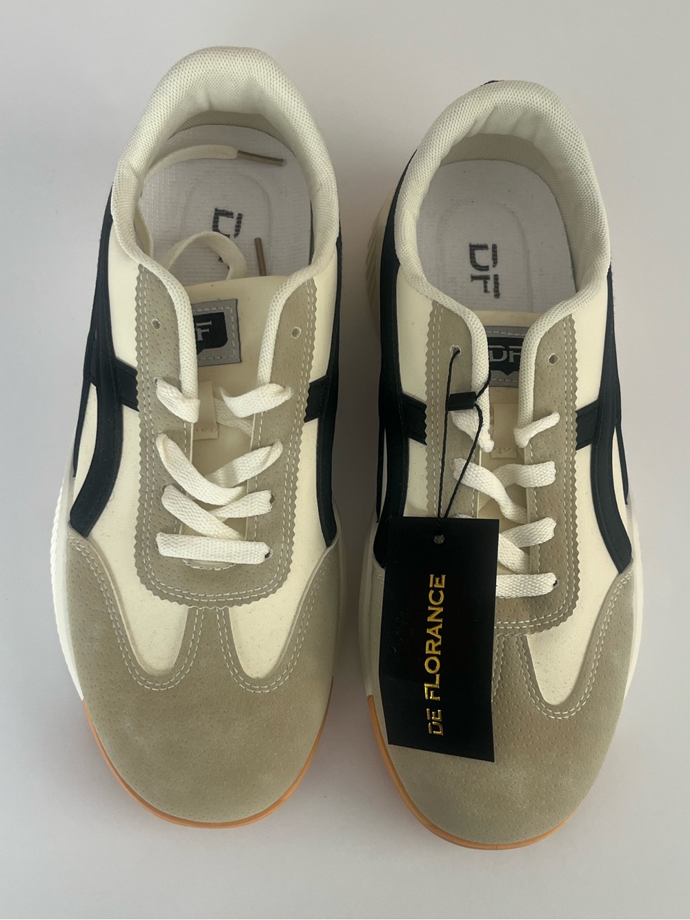 De Florance Woman’s Cream & Black Retro Runner Sneakers Size 11
